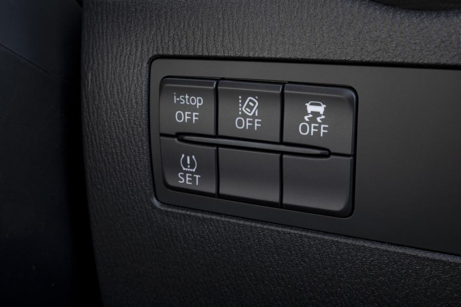 Детали интерьера Mazda2 2019 года  (UK) (фото 28 из 54)
